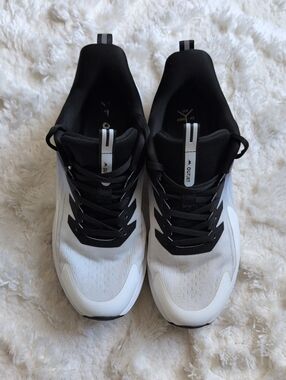 Men's Black & White Lightweight Running Shoes